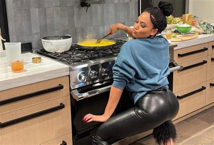 Ayesha Curry Twerks In Tight Leather Pants While Making Delicious Risotto — See Pics