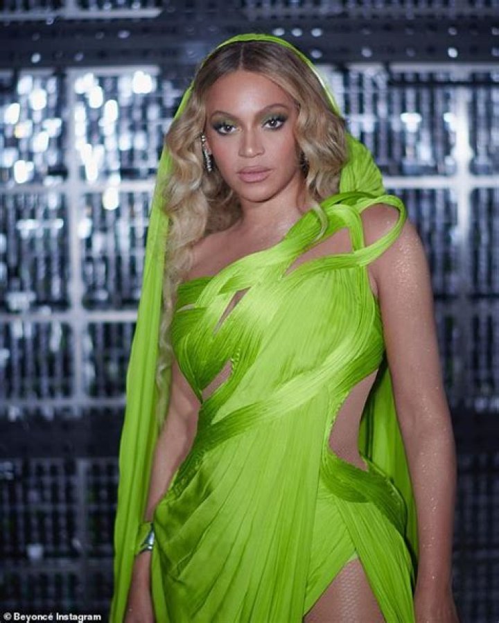 Beyonce Wows In Lime Green Gown During Renaissance Tour: Photos – Hollywood Life
