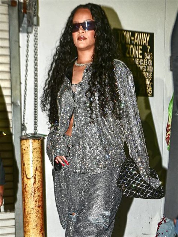 Rihanna Sparkles In Silver Outfit At ASAP Rocky’s Miami Performance – Hollywood Life