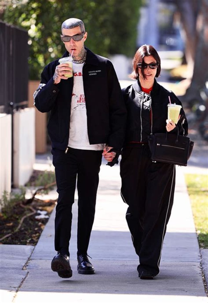 Travis Barker Wears Brace Out With Kourtney After Finger Injury – Hollywood Life
